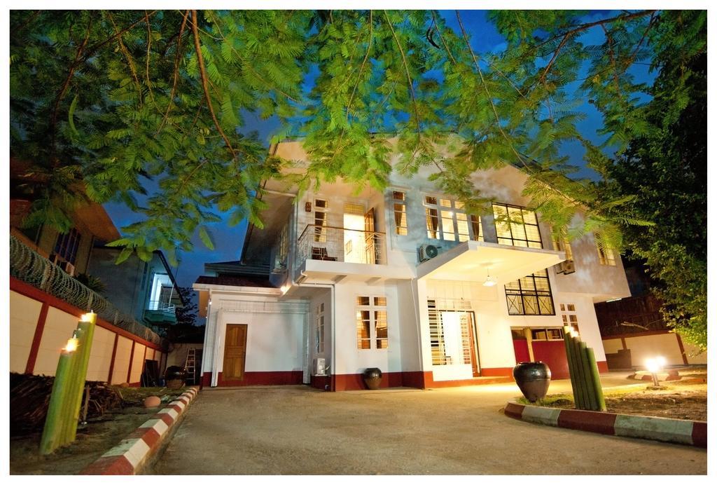 Thanlwin Guesthouse Янгон Екстериор снимка